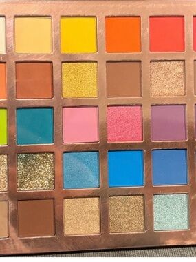Vibrant 30 Multi-Color Eye Shadow Palette - Pink, Blue, Yellow, Gold & More